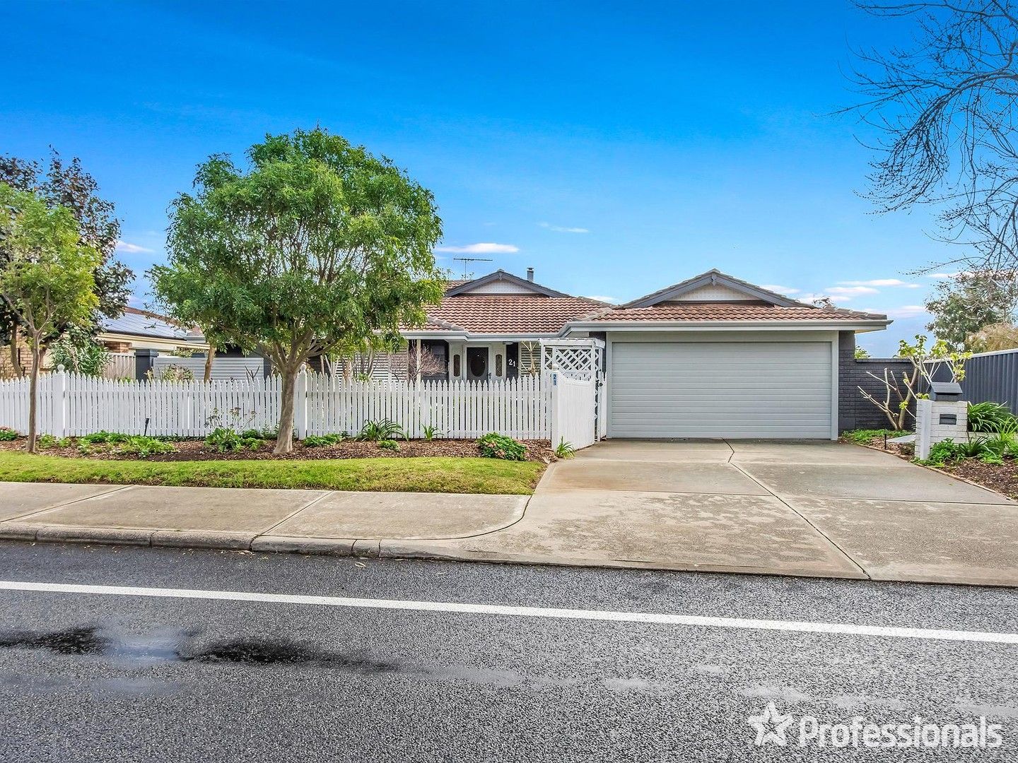 21 Elanora Drive, Cooloongup WA 6168, Image 0