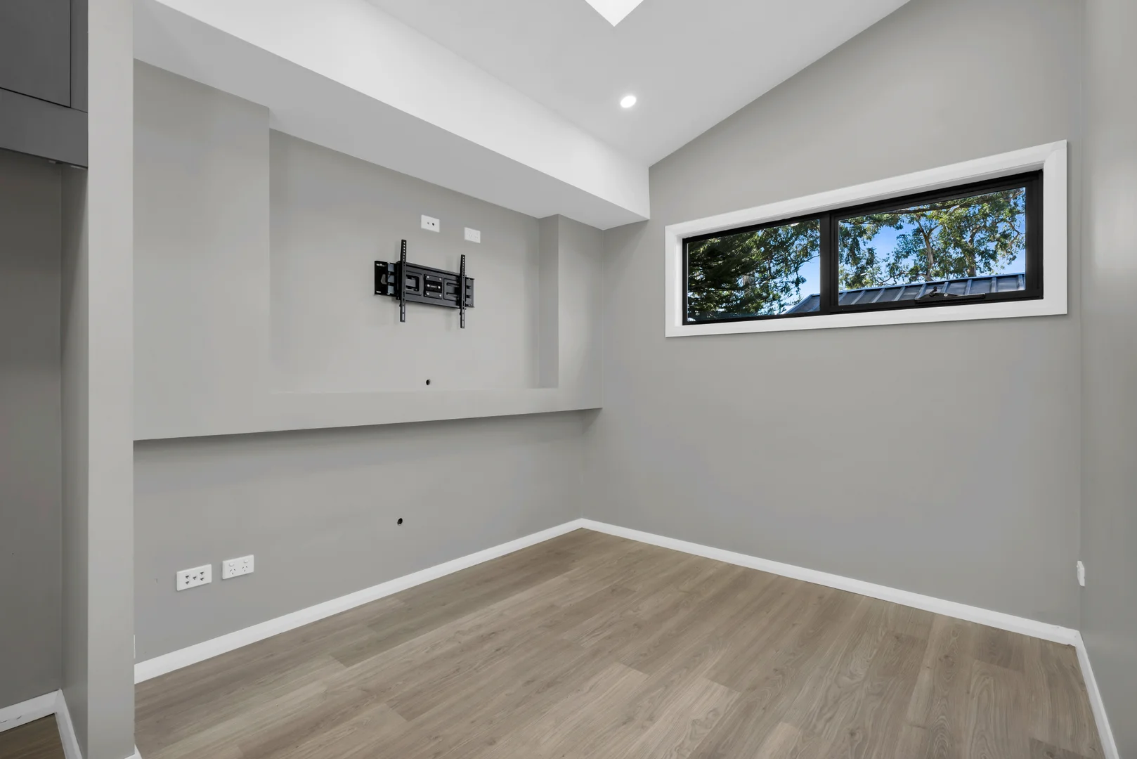 Additional image 10 of 8 & 8a Mulgara Place, St Helens Park NSW 2560