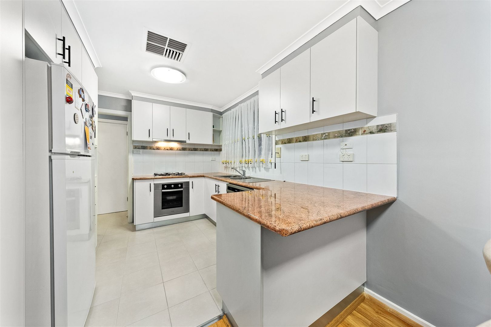 26 Braeswood Road, Kings Park VIC 3021, Image 2