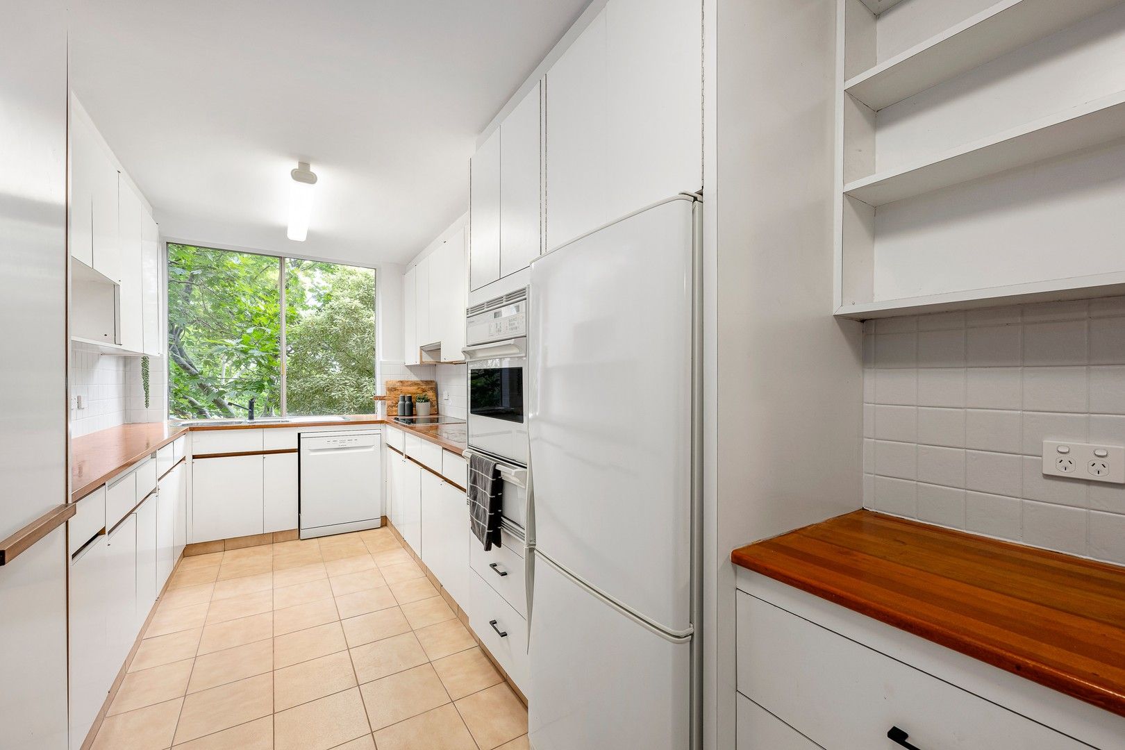 3 bedrooms Apartment / Unit / Flat in 1/415 Toorak Road TOORAK VIC, 3142