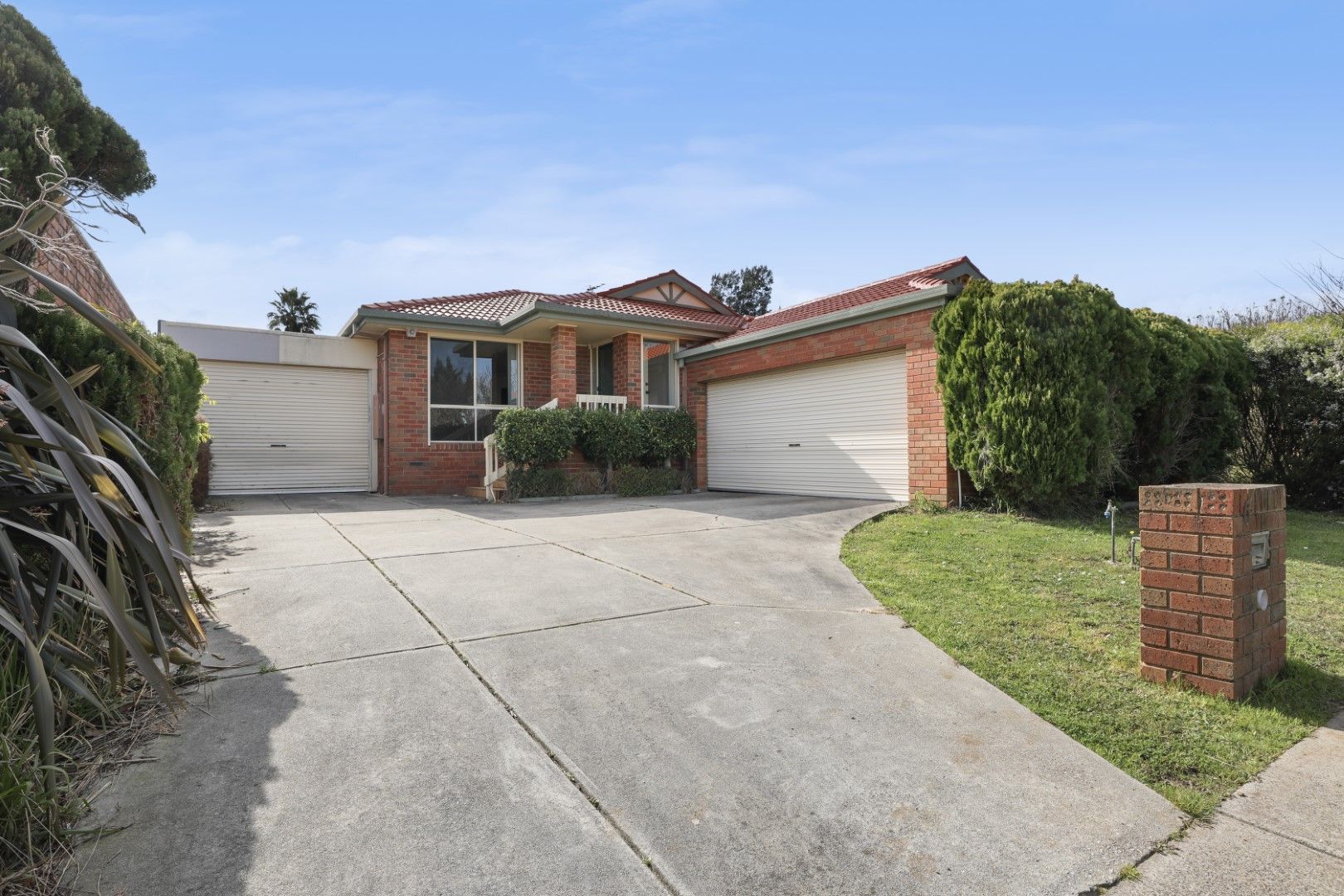 4 bedrooms House in 6 Tarcoola Drive NARRE WARREN VIC, 3805