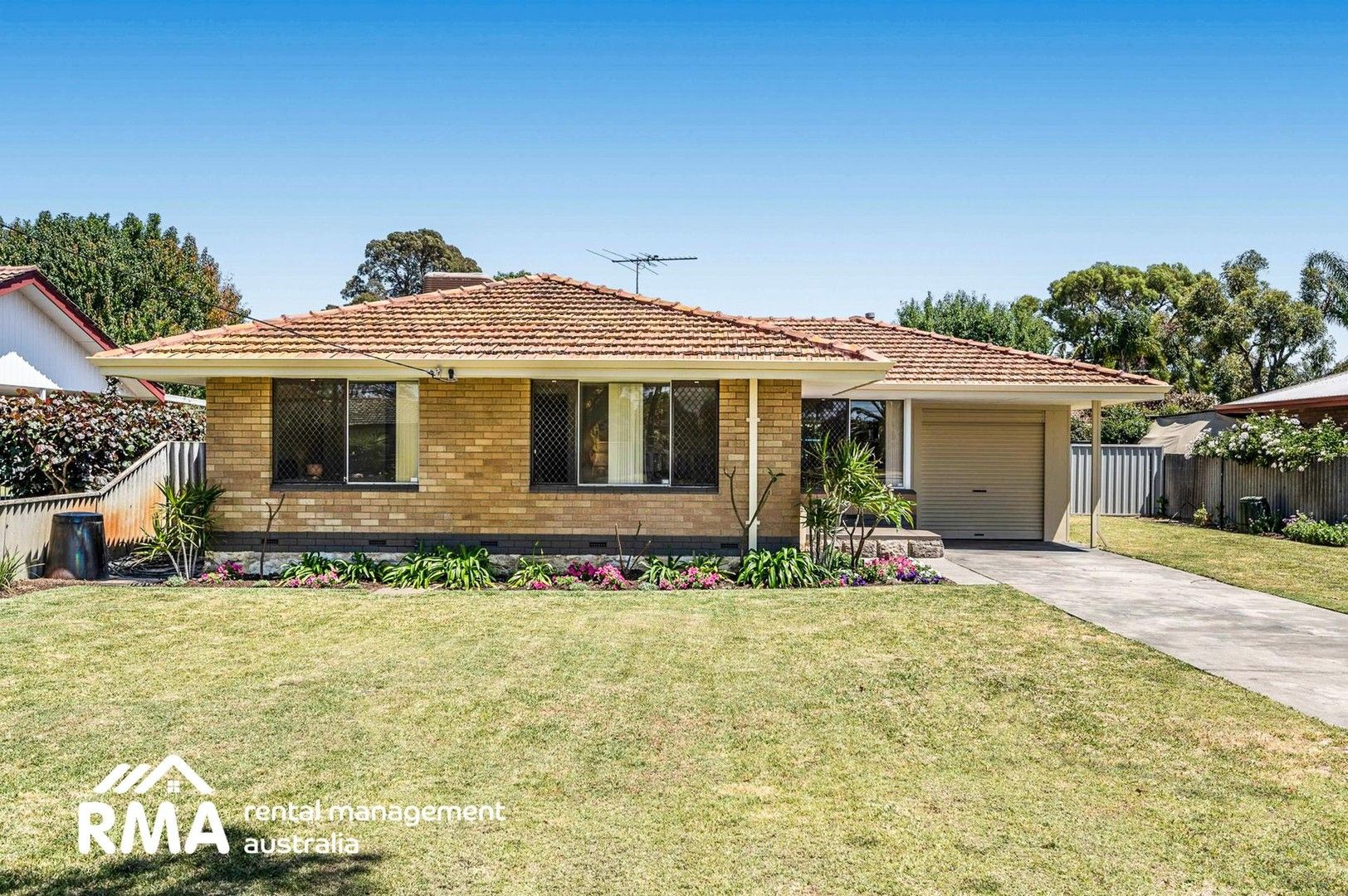 3 bedrooms House in 21 Pembury Road THORNLIE WA, 6108
