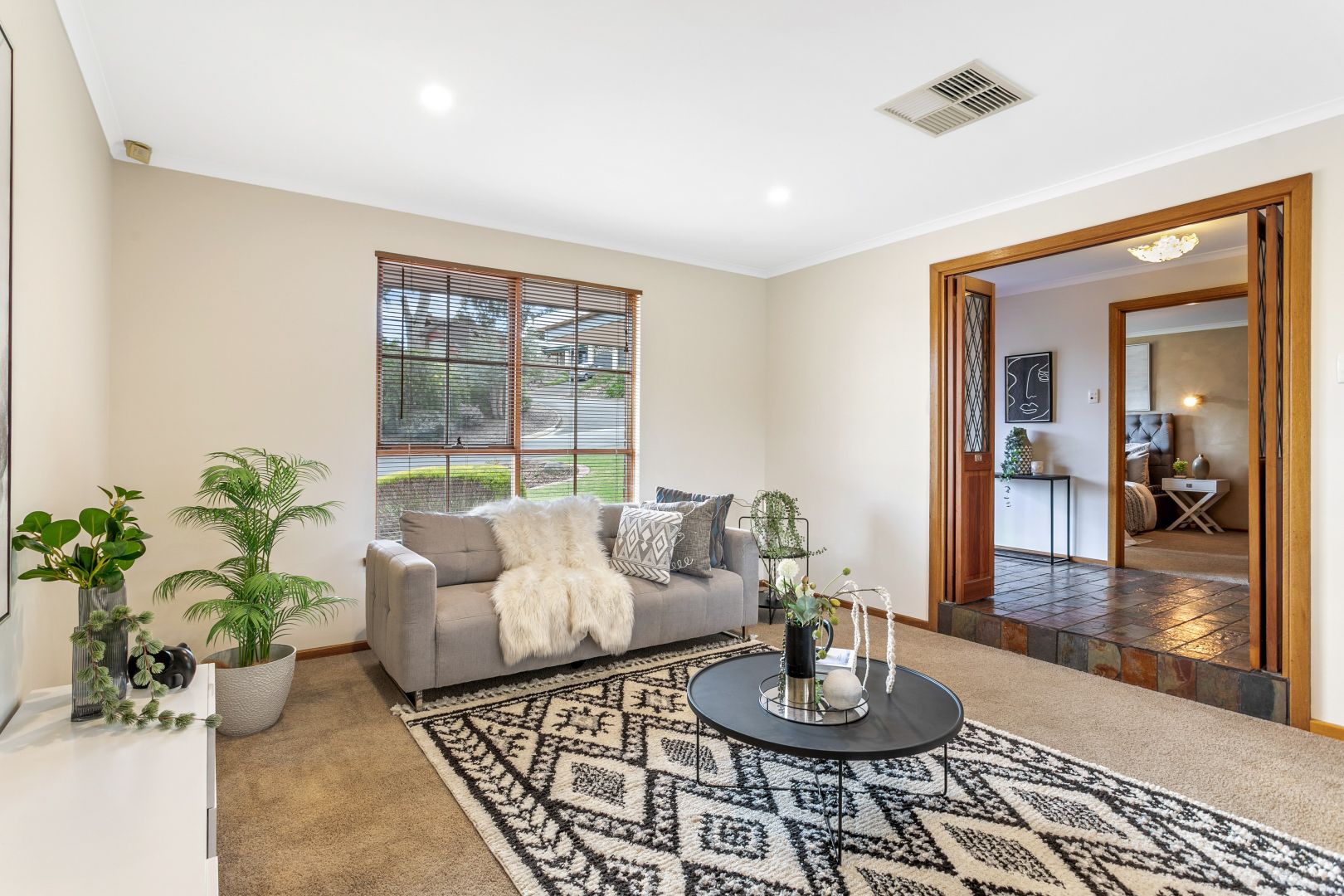 26 Woodlea Drive, Aberfoyle Park SA 5159, Image 2