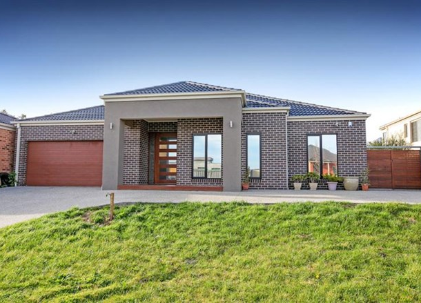 14 Moray Close, Taylors Hill VIC 3037