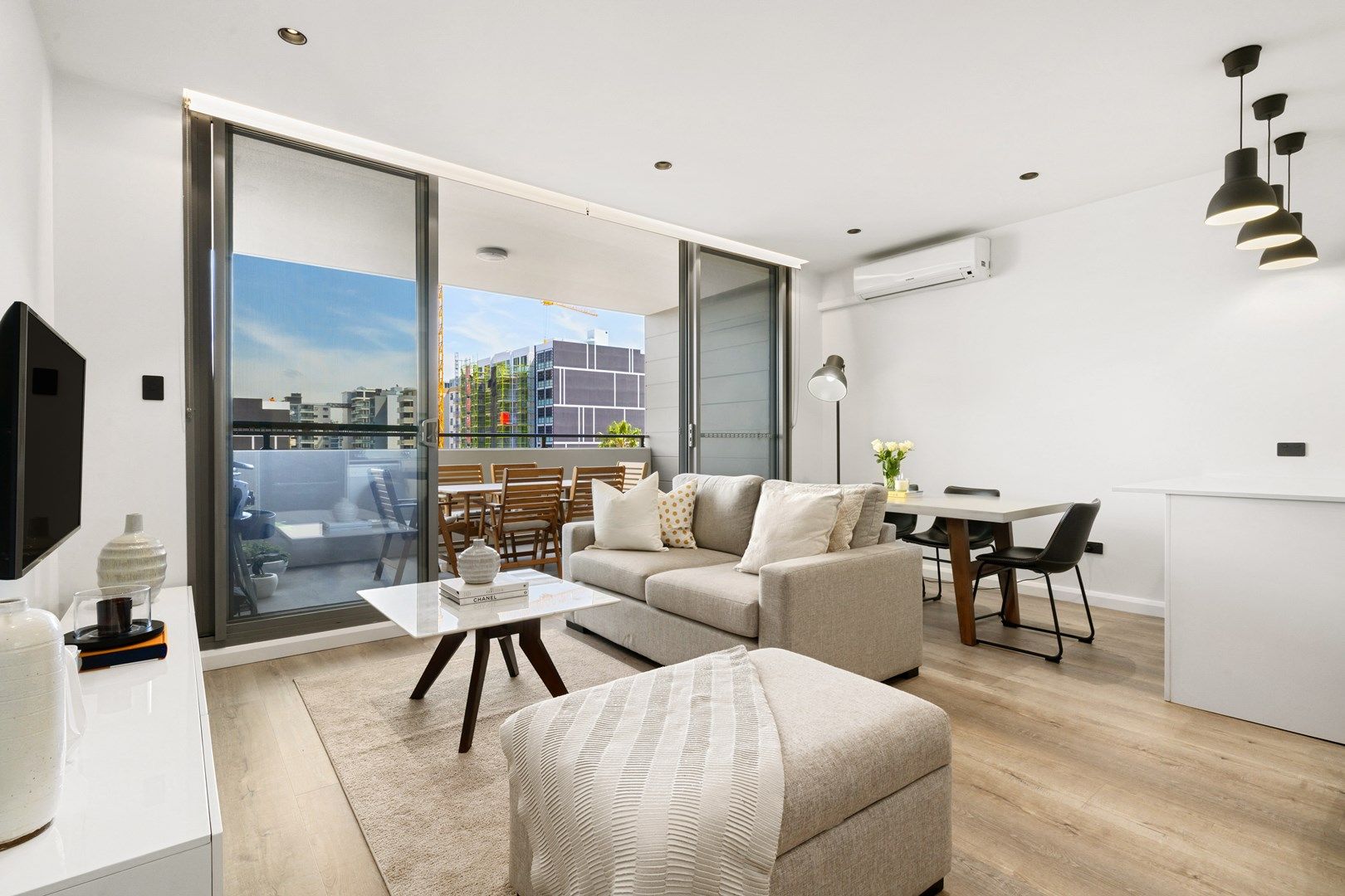 1 bedrooms Apartment / Unit / Flat in 304/36-42 Levey Street WOLLI CREEK NSW, 2205