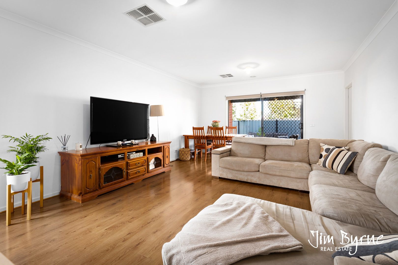 8 Amesbury Way, Clyde North VIC 3978, Image 1