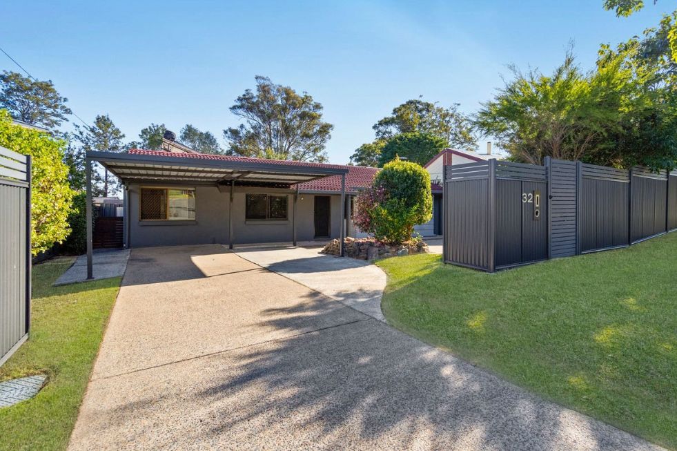 4 bedrooms House in 32 Gamenya Drive SPRINGWOOD QLD, 4127