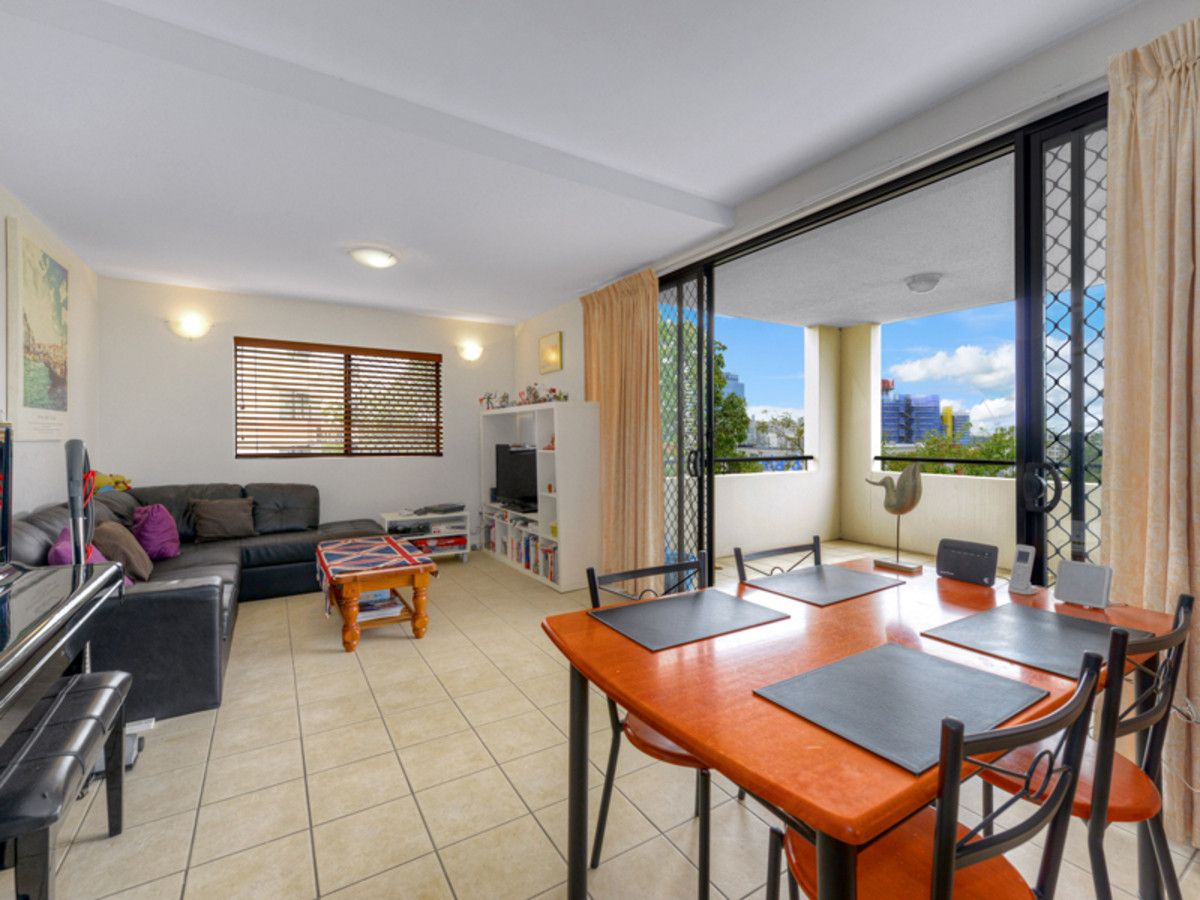 2B/90 Kensington Terrace, Toowong QLD 4066