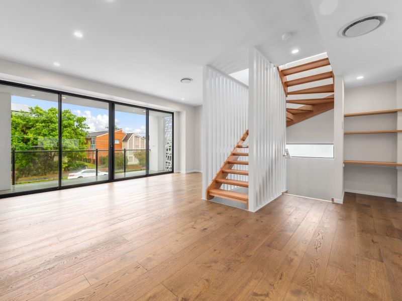 4 bedrooms Townhouse in 2/14-18 Deviney Street MORNINGSIDE QLD, 4170
