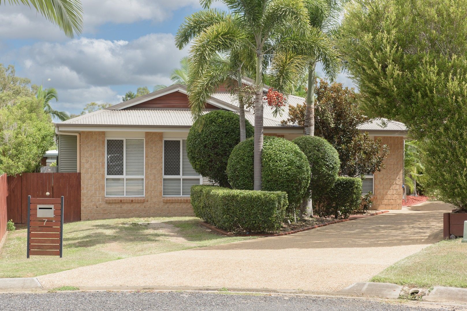 6 bedrooms House in 7 Harlequin Court CALLIOPE QLD, 4680