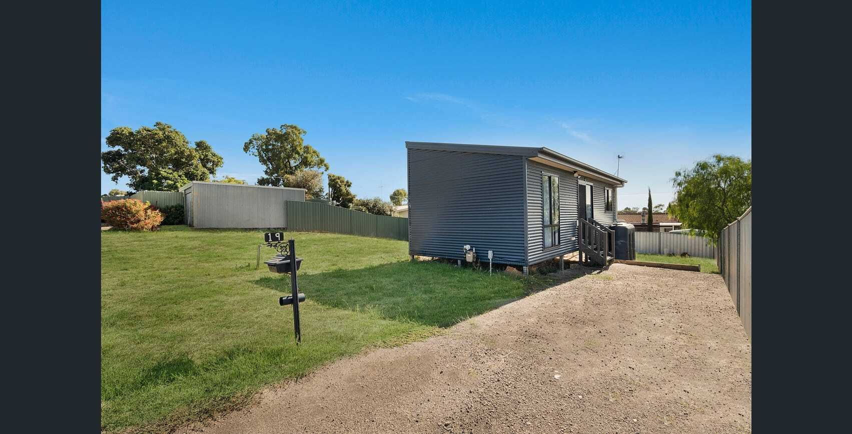 1 bedrooms House in 19 Batten Street CALIFORNIA GULLY VIC, 3556