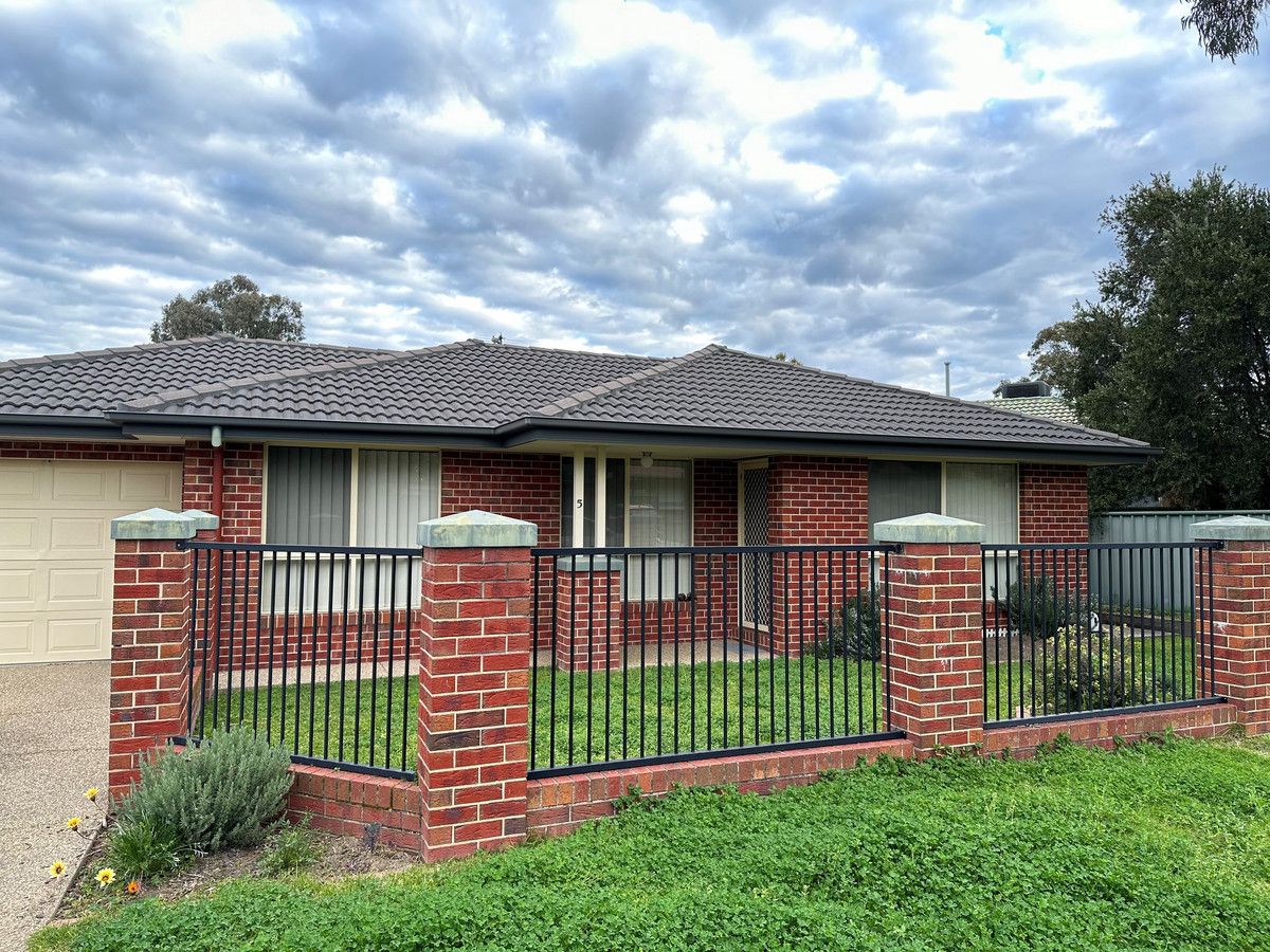 2 bedrooms Apartment / Unit / Flat in 5/26 Hotham Circuit THURGOONA NSW, 2640