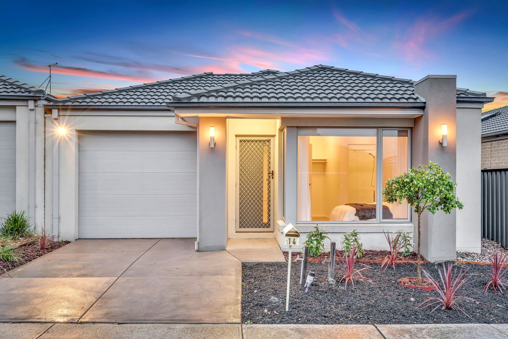 3 bedrooms House in 14 Viewmont Avenue CRAIGIEBURN VIC, 3064