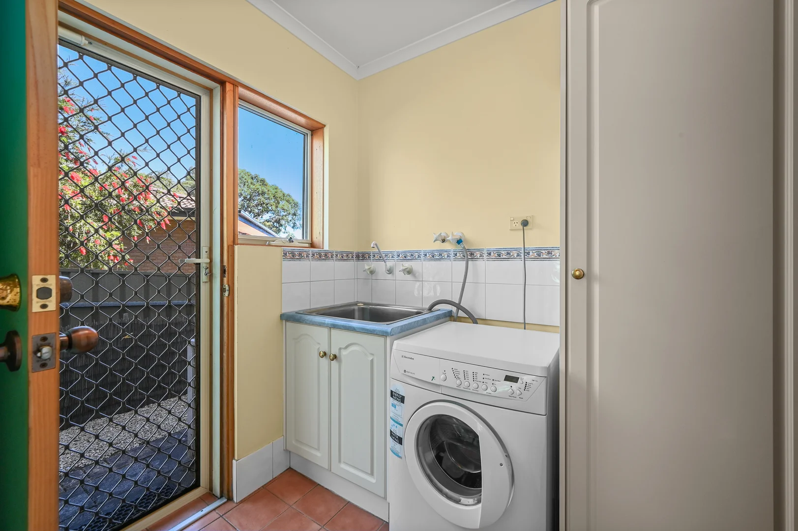 9b St Vincent Close, Aberfoyle Park SA 5159 | Domain