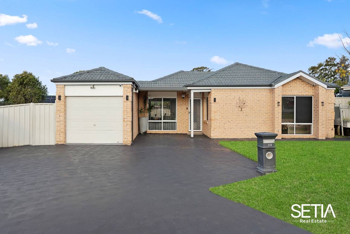 Picture of 39 Keyport Crescent, GLENDENNING NSW 2761