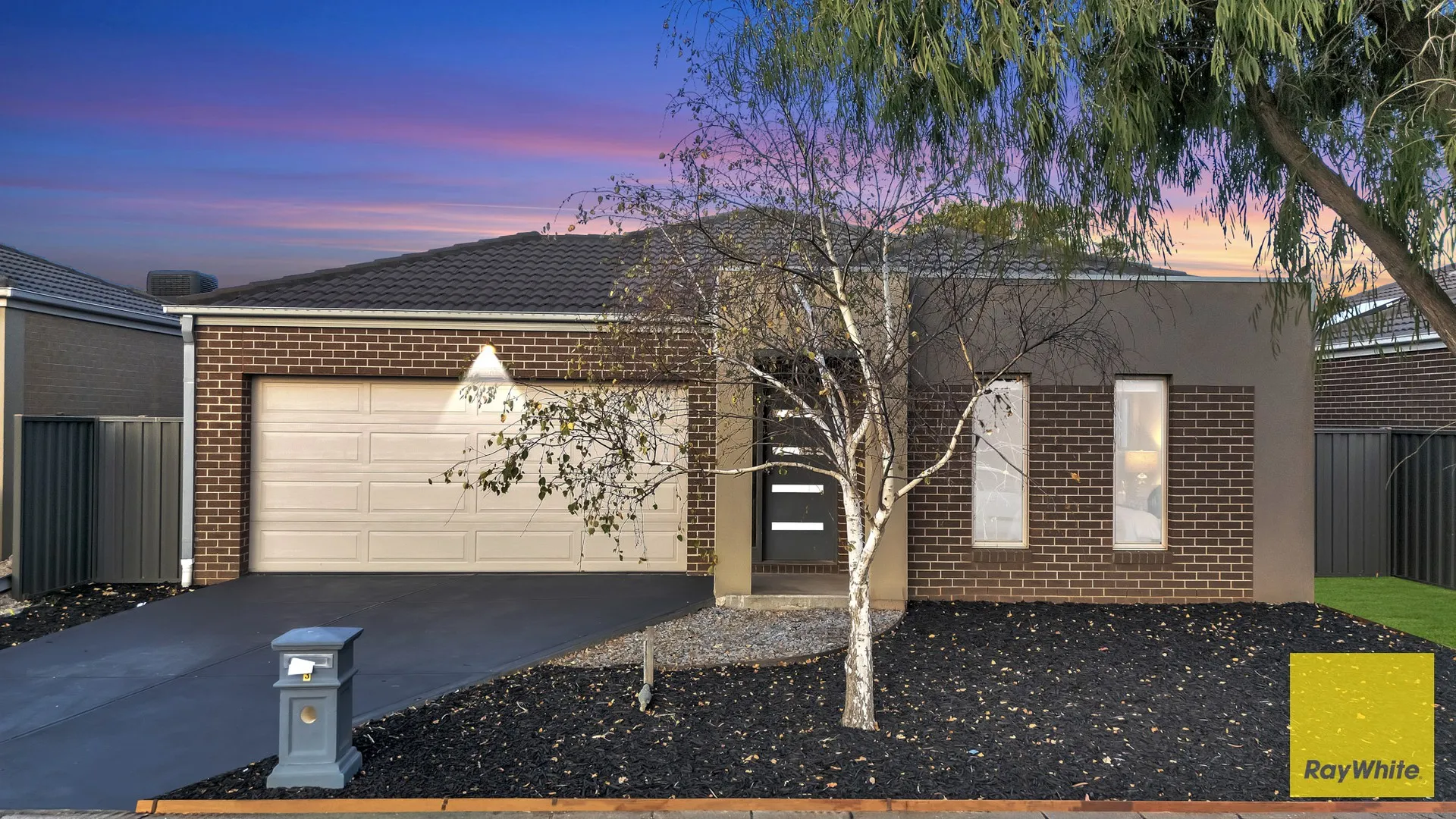Steps away From Major Shopping Centre Tarneit Central/Train Staton/Baden Powell College and much more.!!!
