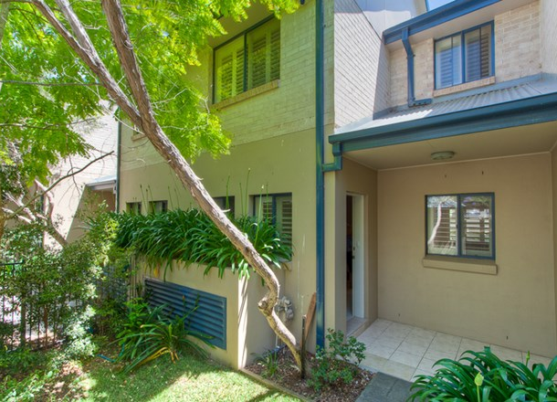 2/6-12 Nursery Street, Hornsby NSW 2077