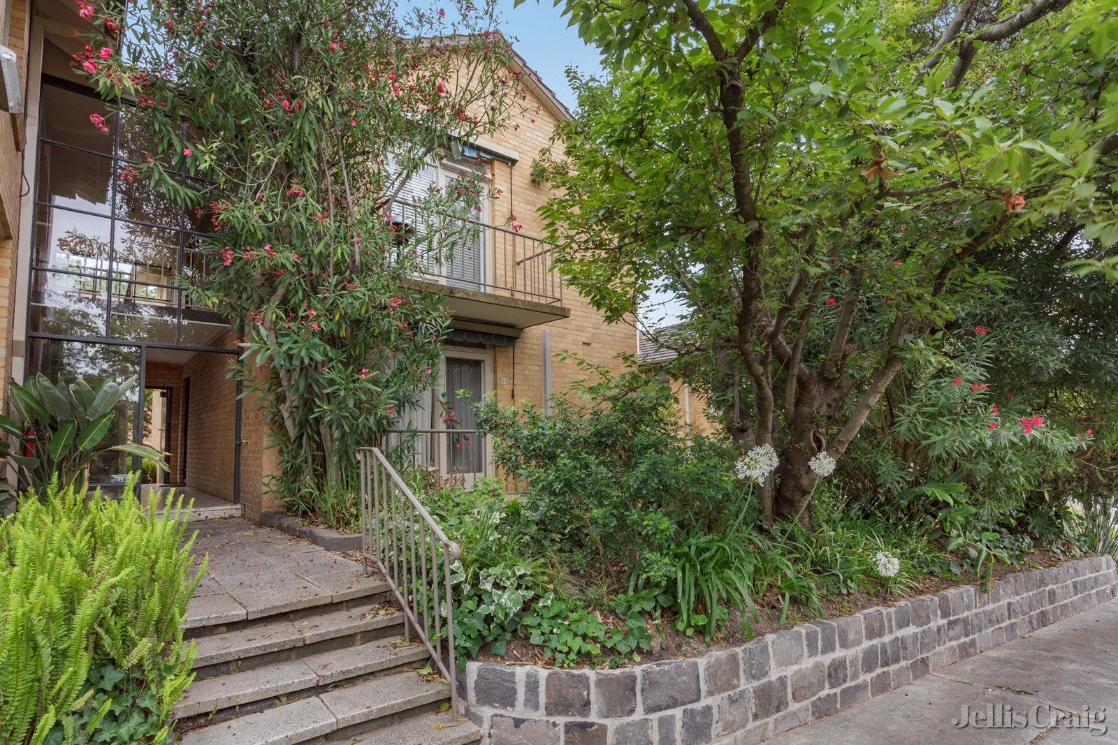 2 bedrooms Apartment / Unit / Flat in 15/31 Barnsbury Road DEEPDENE VIC, 3103