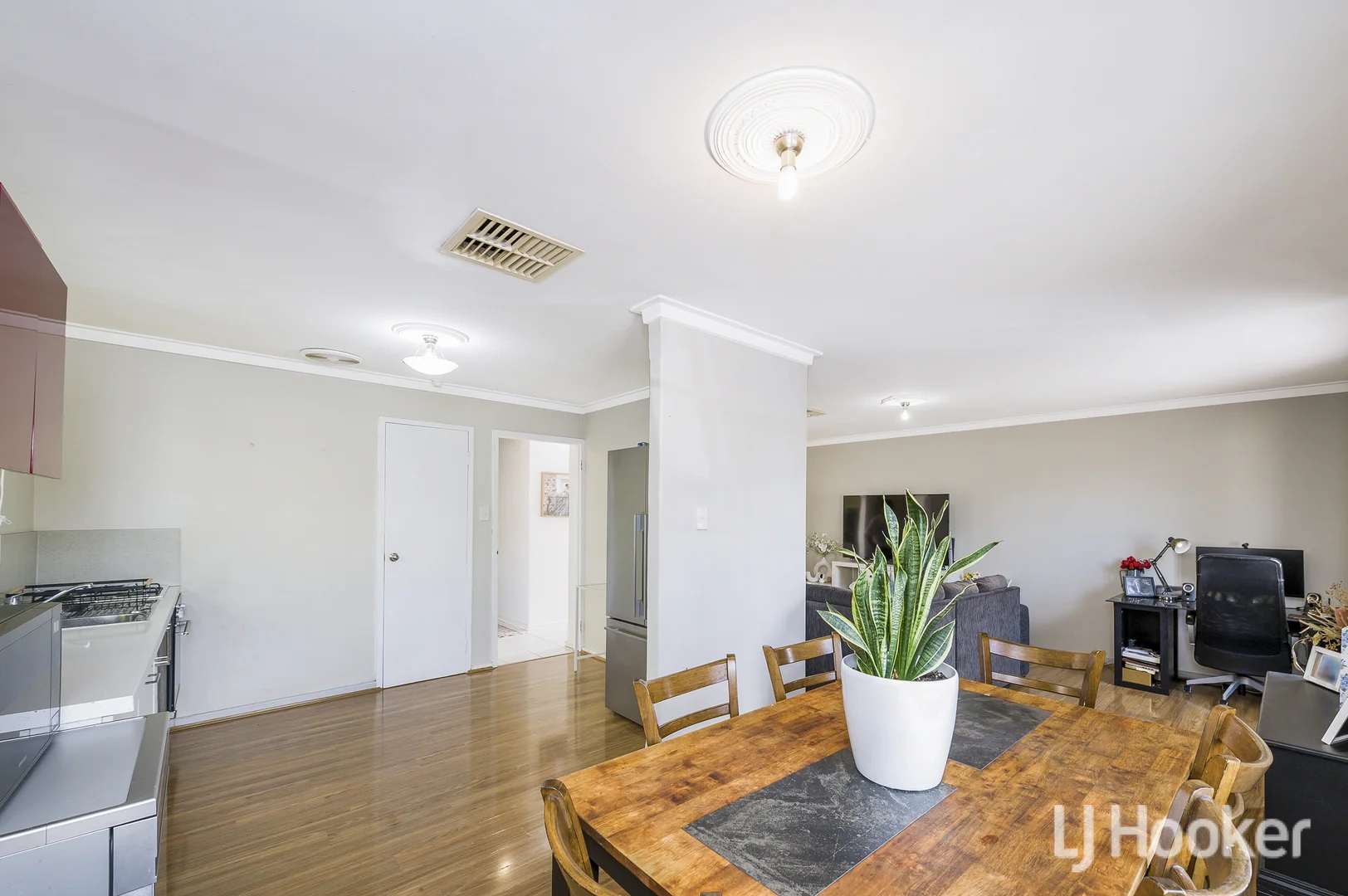 Additional image 7 of 25 Lyrebird Way, Thornlie WA 6108