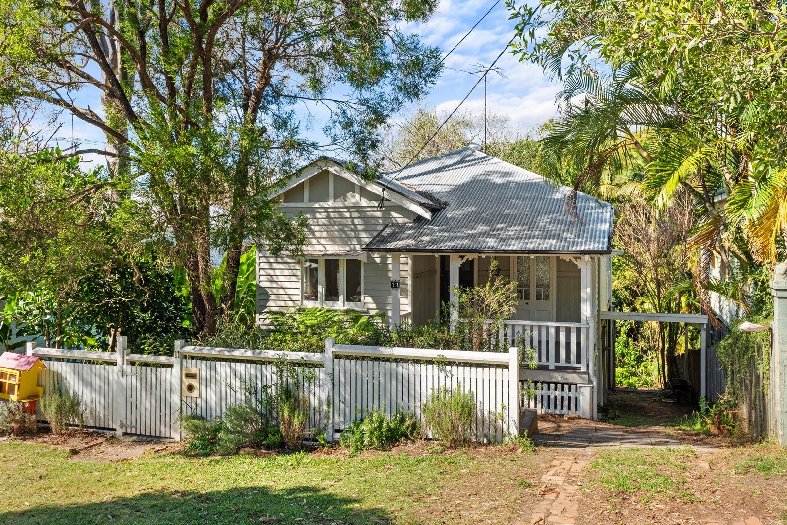2 bedrooms House in 11 Todd Street, ASHGROVE QLD, 4060