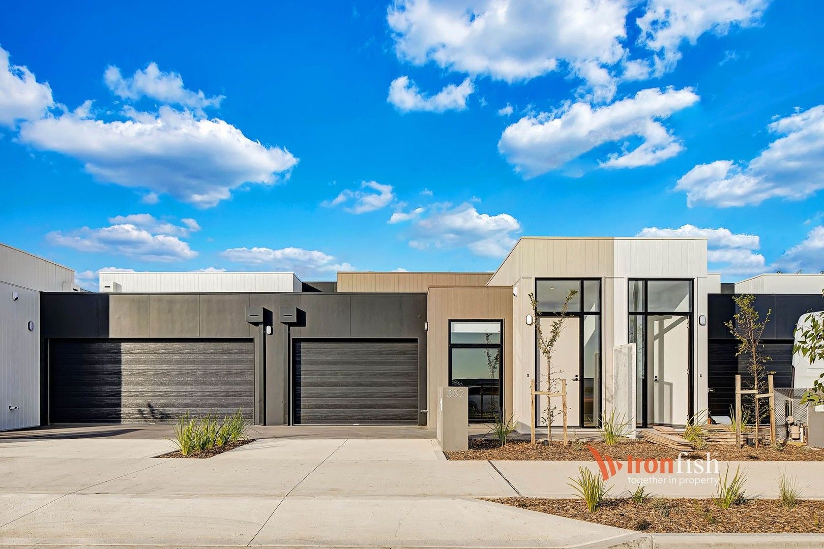 4 bedrooms Townhouse in 352 Duke Street SUNSHINE NORTH VIC, 3020