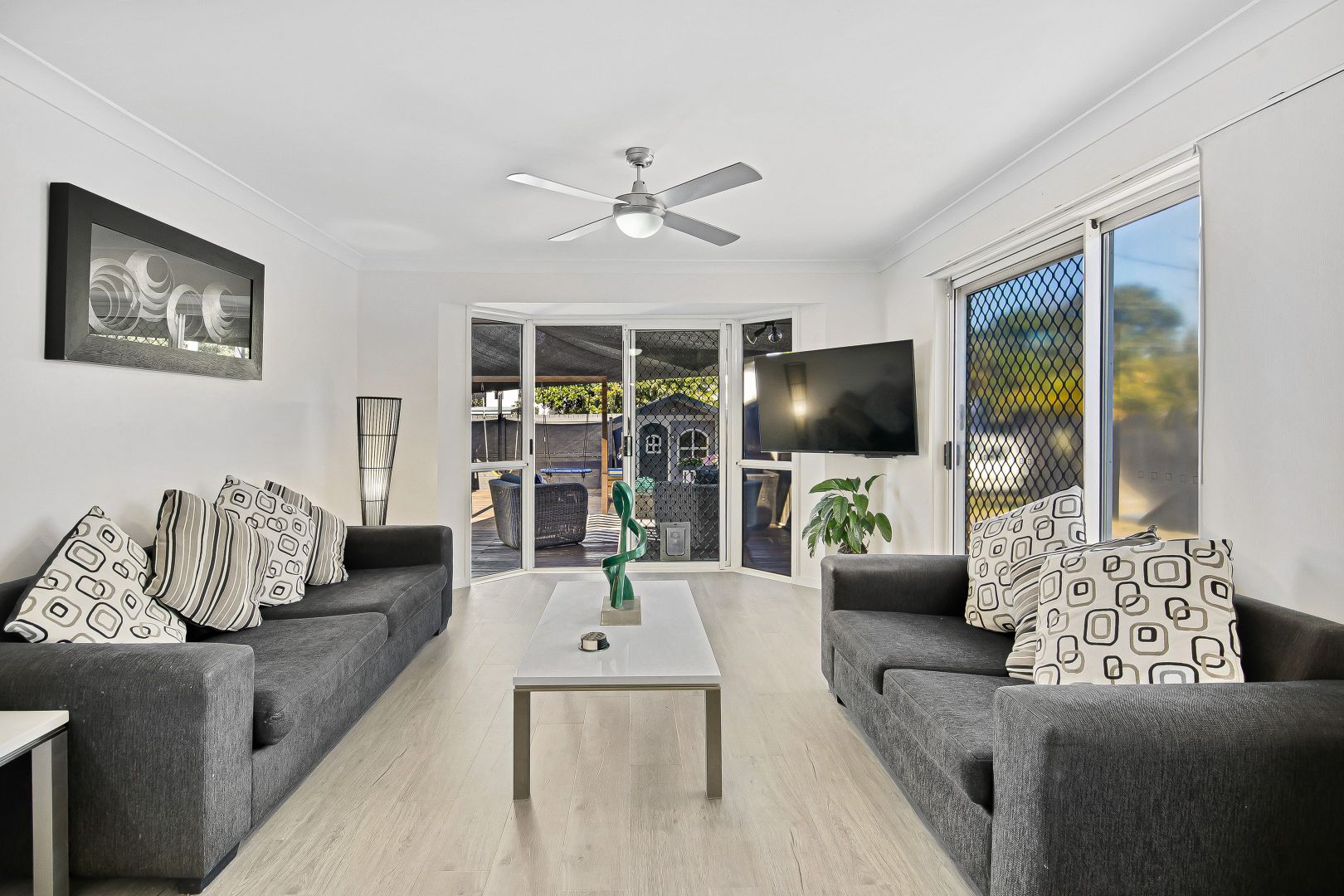 1/131 Central Street, Labrador QLD 4215, Image 2