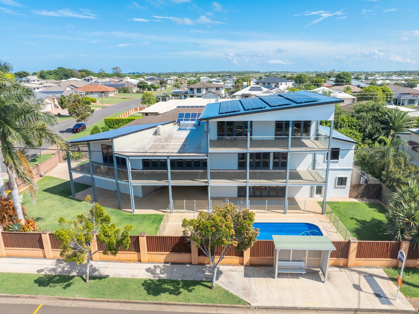 6 bedrooms House in 2 Coral Garden Drive KALKIE QLD, 4670