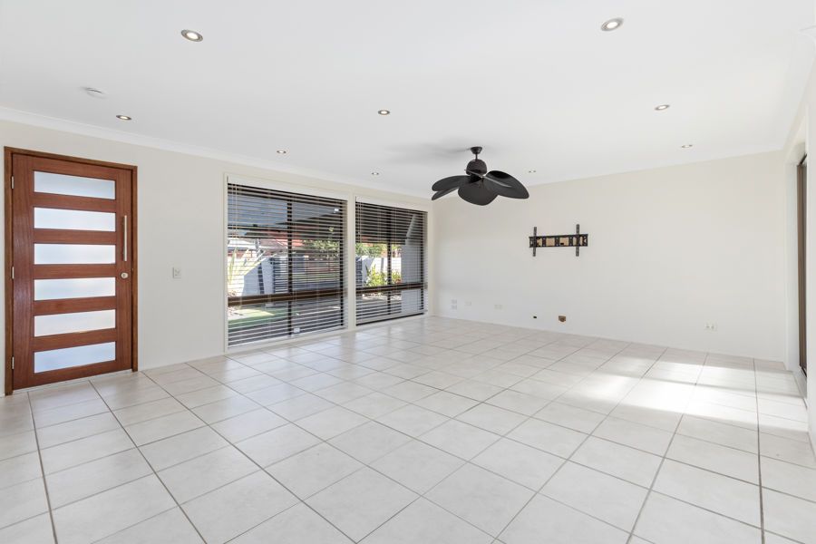 23 O'Grady Drive, Paradise Point QLD 4216, Image 2