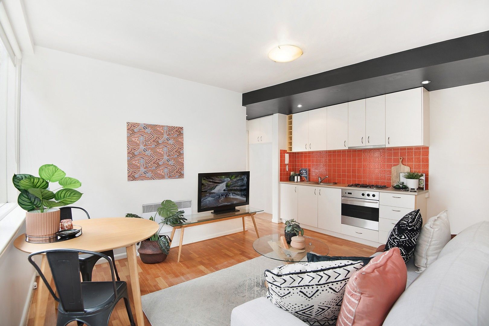2 bedrooms Apartment / Unit / Flat in 2/3 - 5 Coleridge Street ELWOOD VIC, 3184