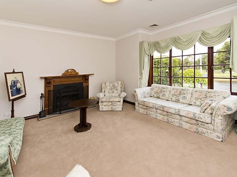 8 Withers Close, MURDOCH WA 6150, Image 2