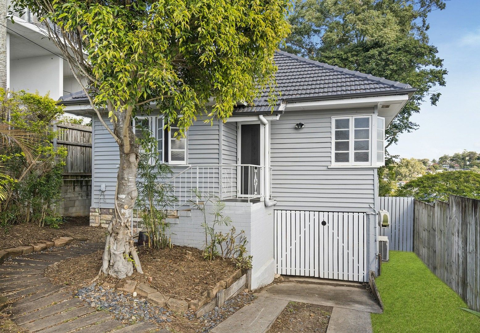Sold 11 View Street, Mount Gravatt East QLD 4122 on 02 Aug 2023