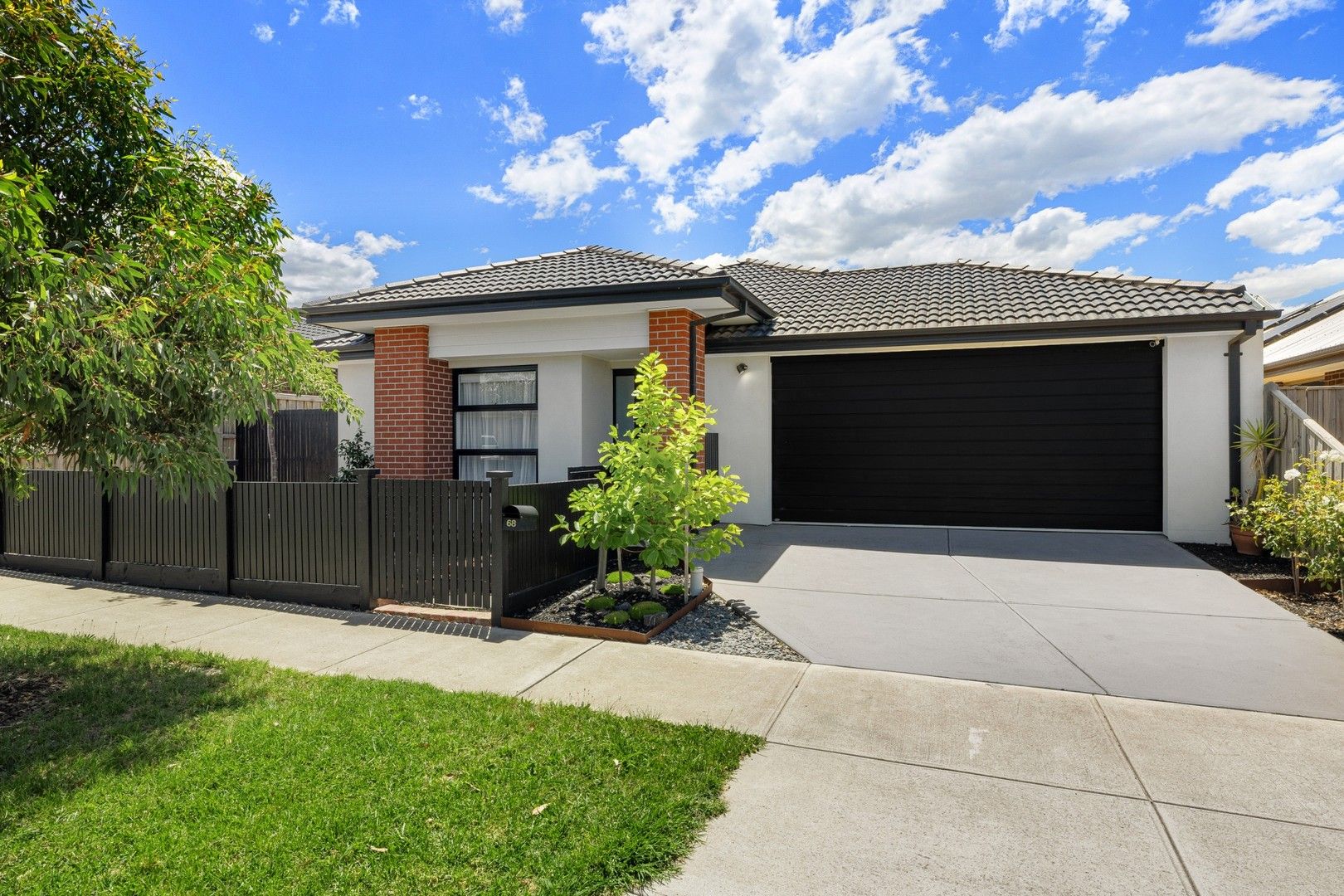 4 bedrooms House in 68 Pavillion Cct SUNBURY VIC, 3429