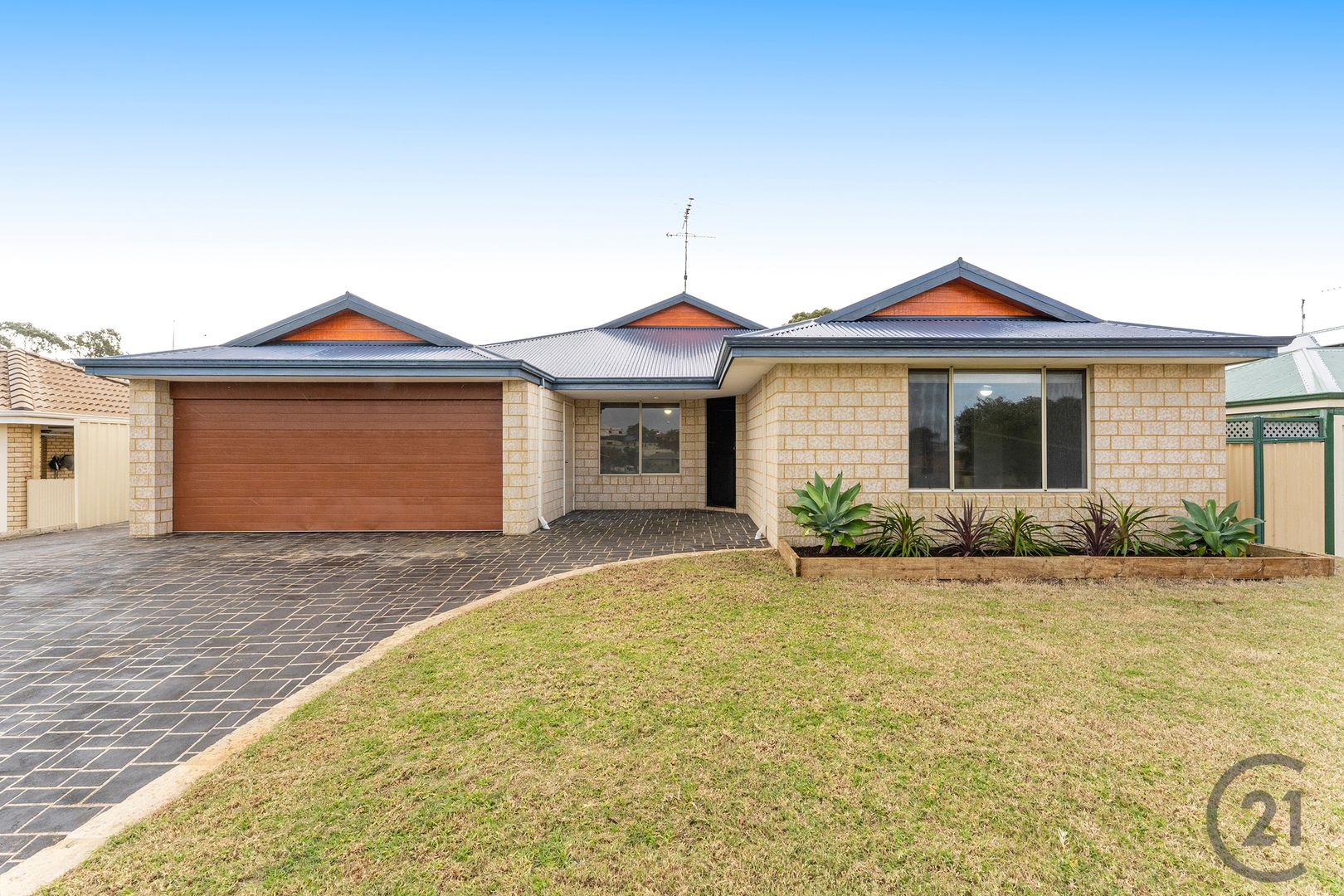 4 bedrooms House in 51 Casuarina Drive HALLS HEAD WA, 6210