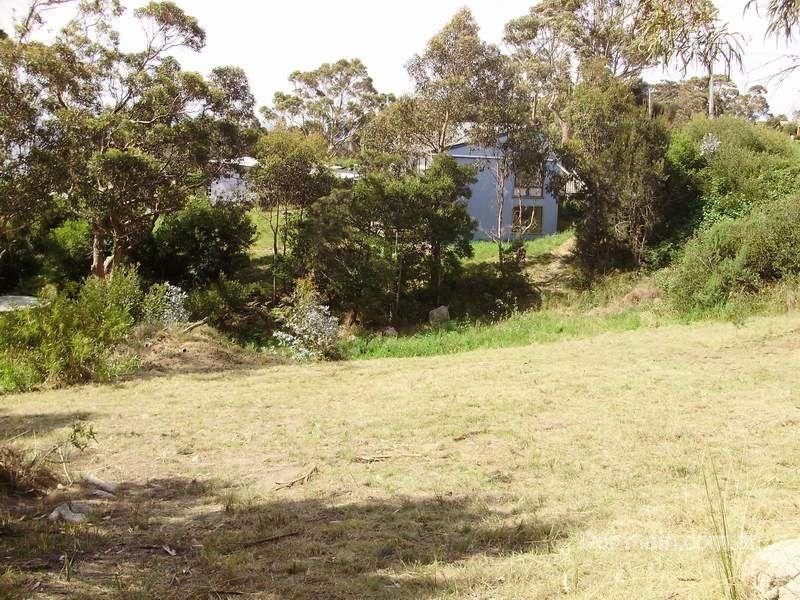 31 Highcrest Avenue, Binalong Bay TAS 7216, Image 2