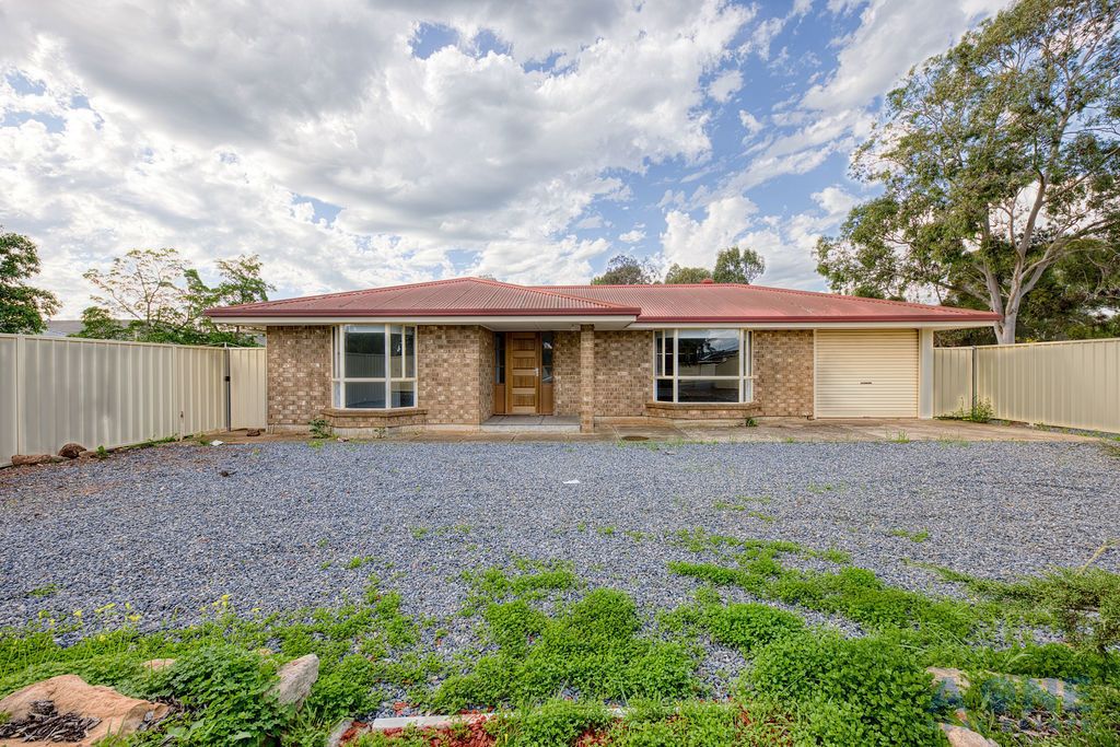 4 bedrooms House in 24 Peerless Road MUNNO PARA WEST SA, 5115