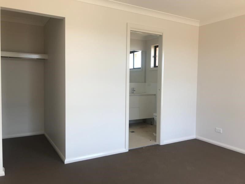 3 bedrooms House in 1/9 Explorers Way TAMWORTH NSW, 2340