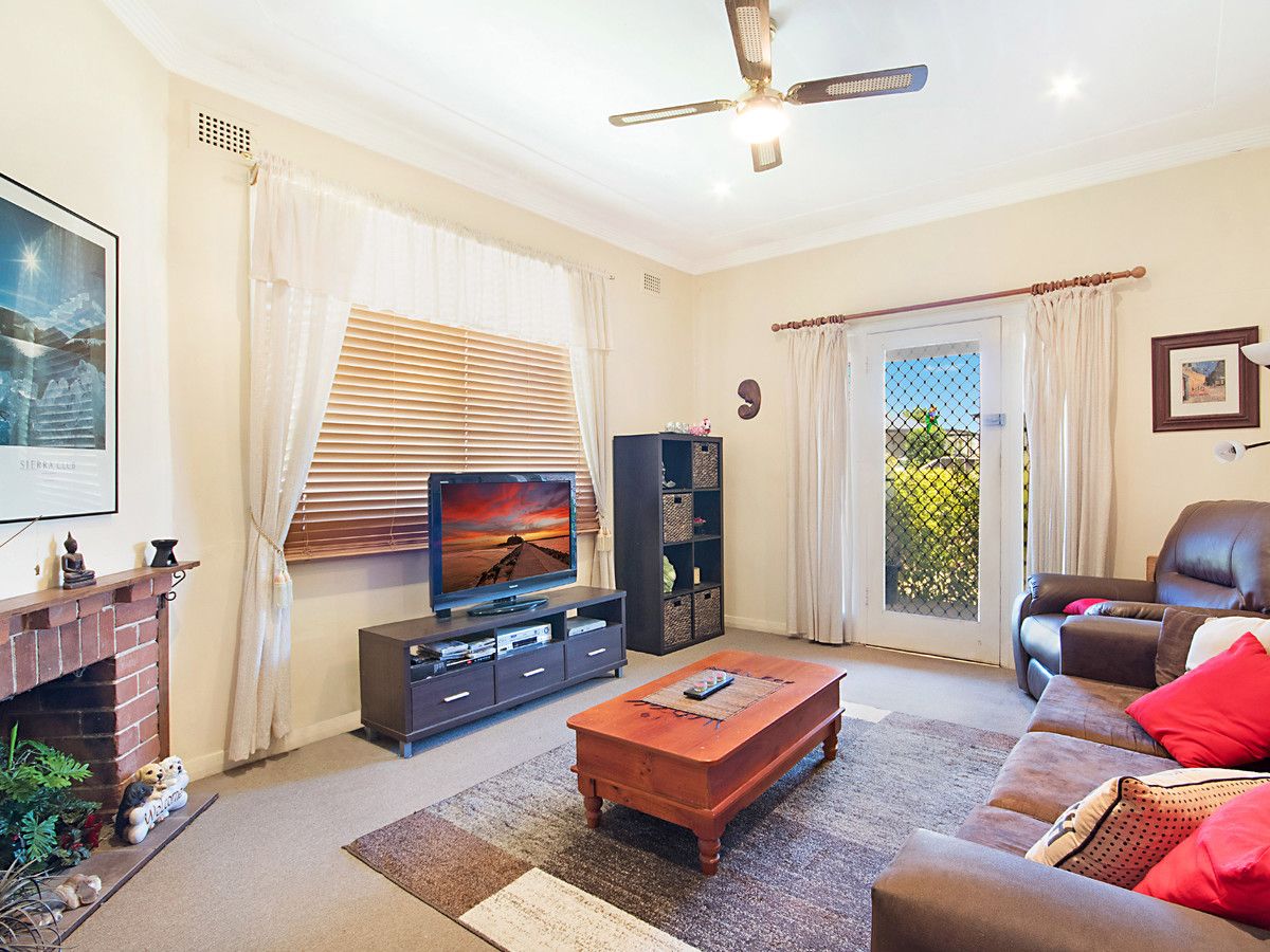 19 Redrose Avenue, Belmont NSW 2280, Image 2