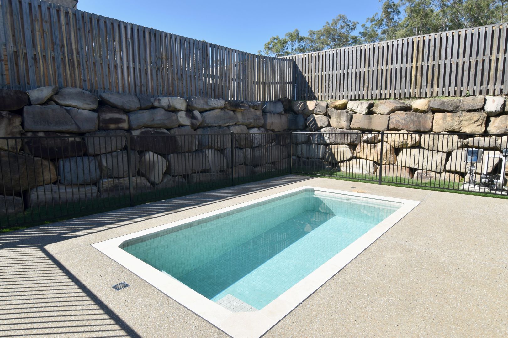 24 Caulder Esplanade, Boyne Island QLD 4680 - House For Rent - $650 ...