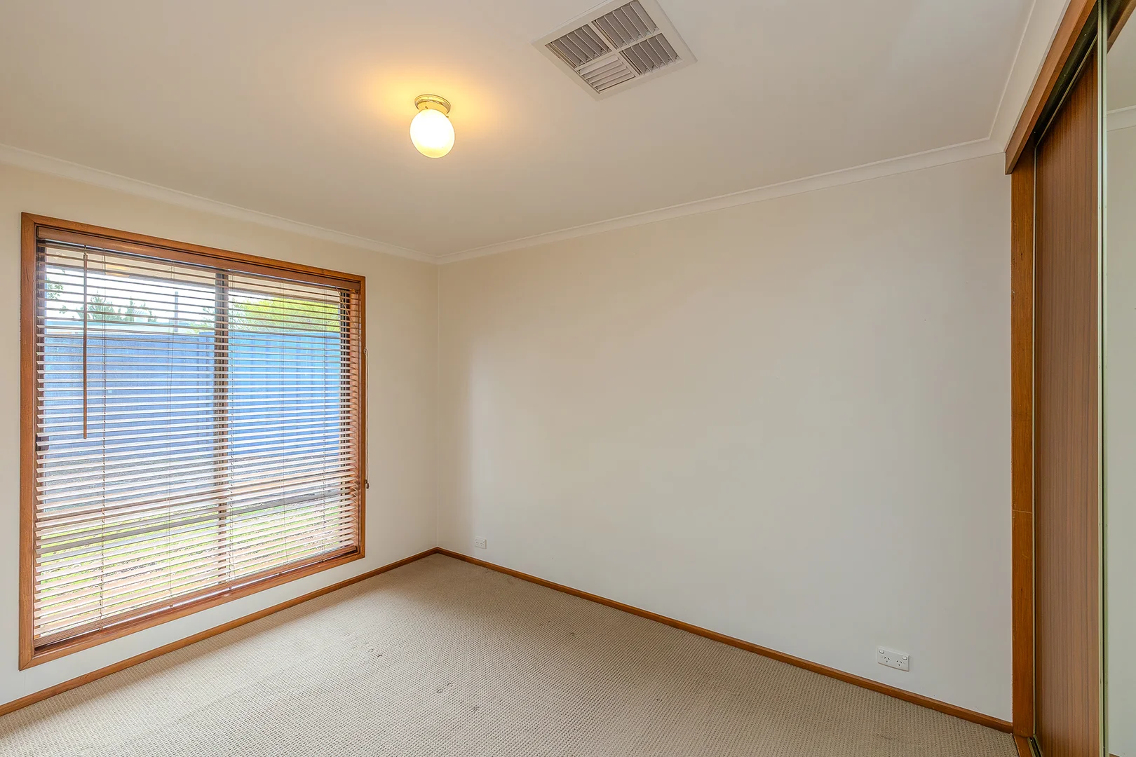 Additional image 12 of 2/3 Orana Court, Irymple VIC 3498