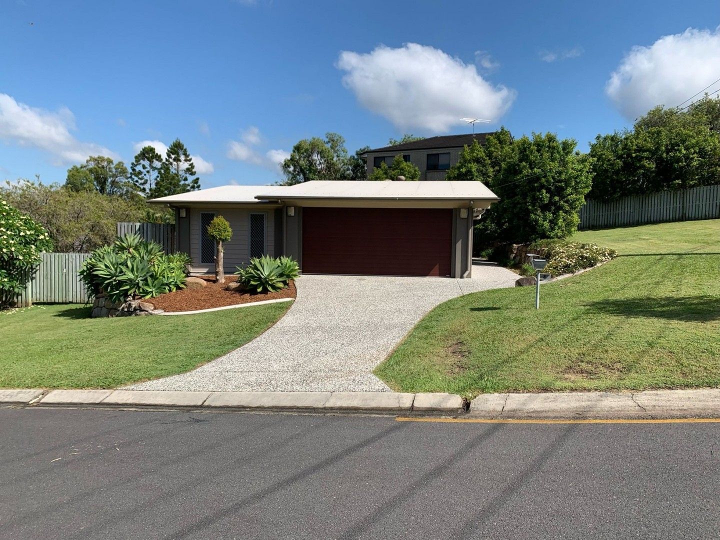 4 bedrooms House in 4 Ribwort Court SHAILER PARK QLD, 4128
