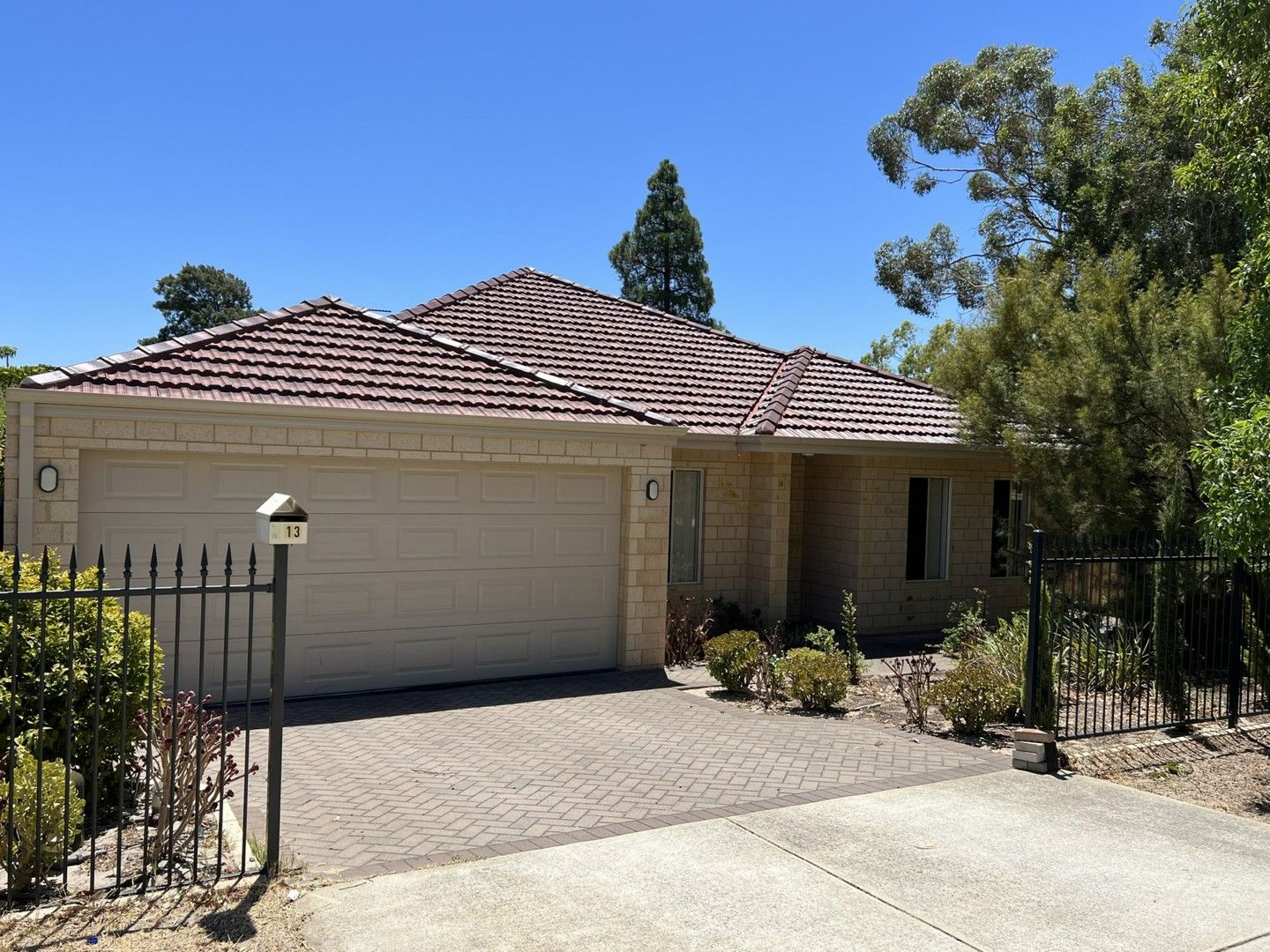 3 bedrooms House in 13 Spencer Road KELMSCOTT WA, 6111
