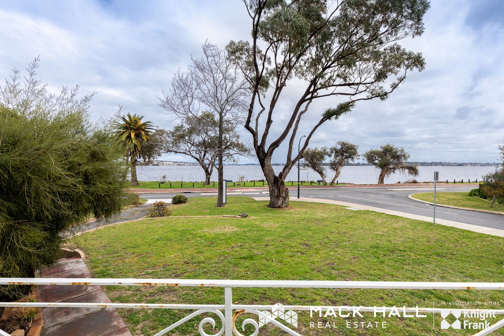 3 bedrooms House in 77 Melville Beach Road APPLECROSS WA, 6153