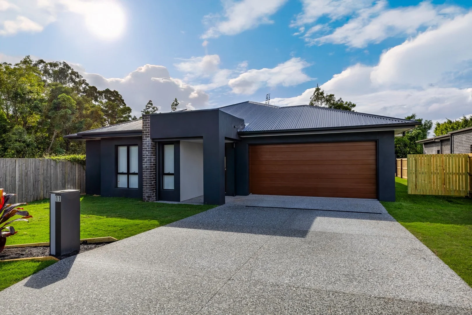 Primary image of 11 Cambridge Pl, Burnside QLD 4560