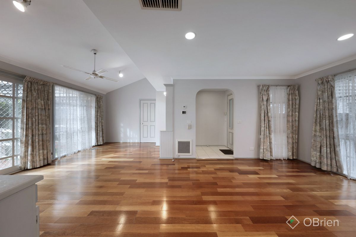 2 bedrooms Townhouse in 2/13 Vernal Road OAKLEIGH SOUTH VIC, 3167