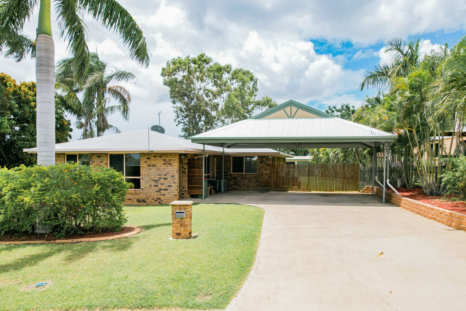 2 Charles Crescent, Gracemere QLD 4702, Image 0
