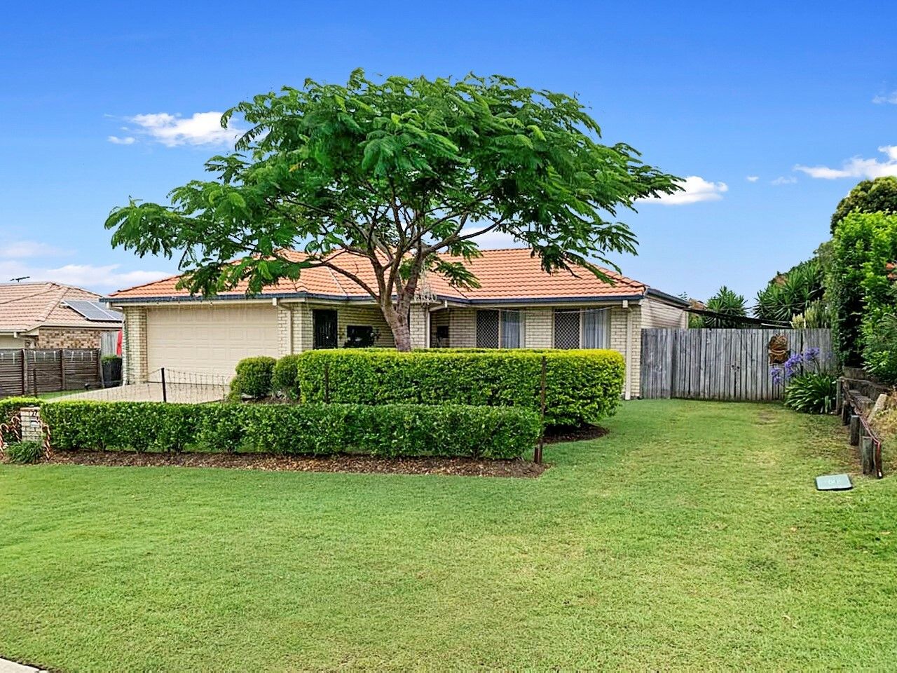 4 bedrooms House in 27 Zoe Pl DECEPTION BAY QLD, 4508