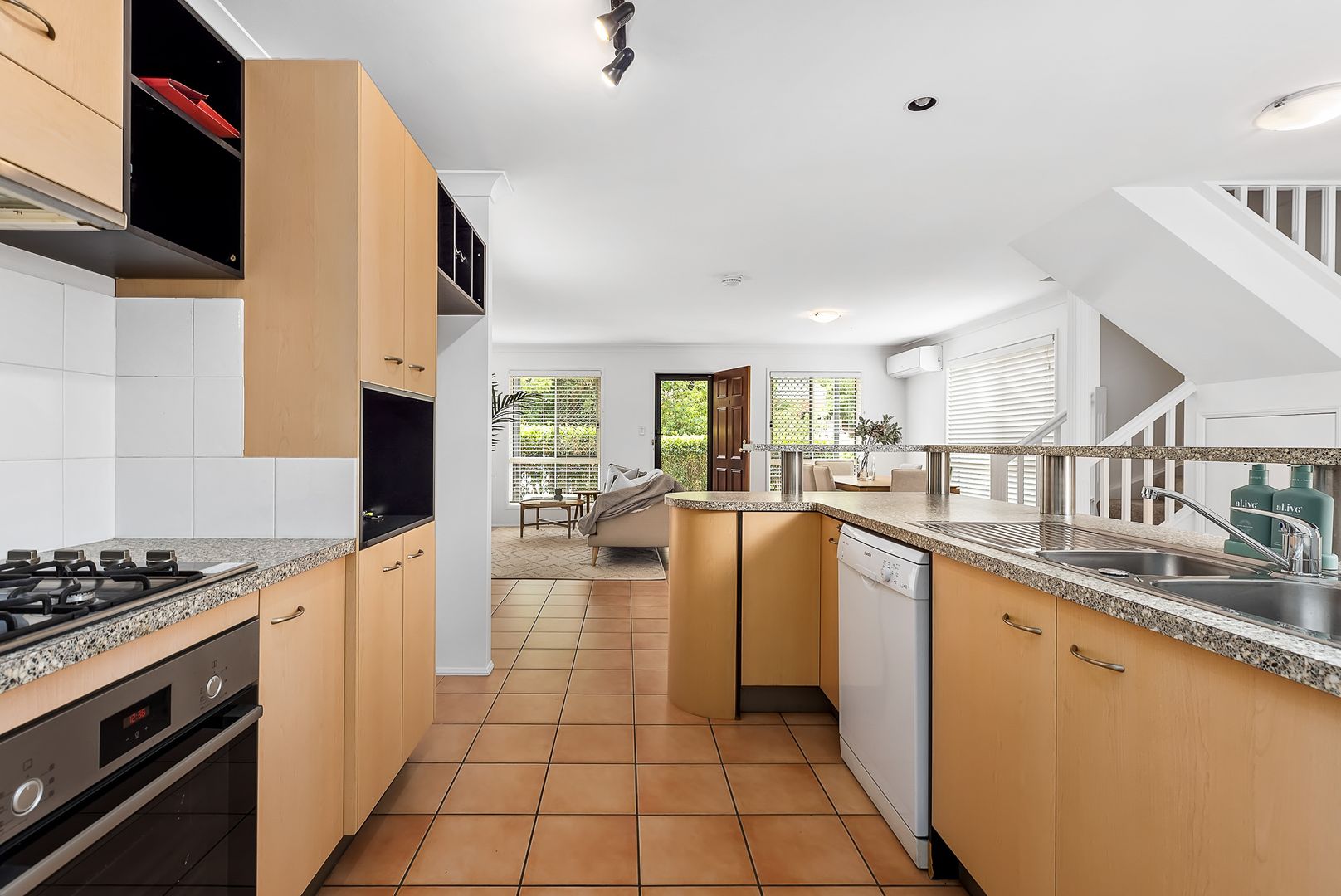 1/39 Rennie Street, Indooroopilly QLD 4068, Image 2