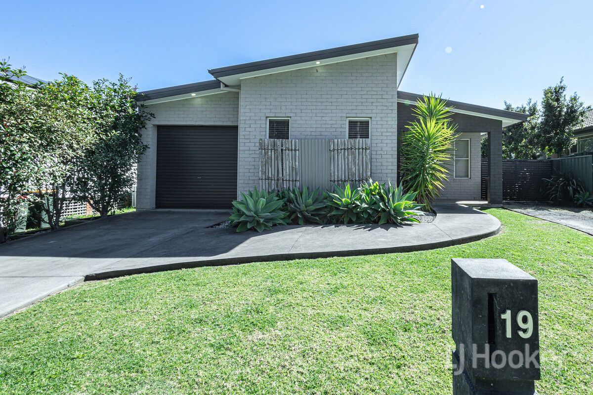 19 Hewitt Avenue, St Georges Basin NSW 2540, Image 0