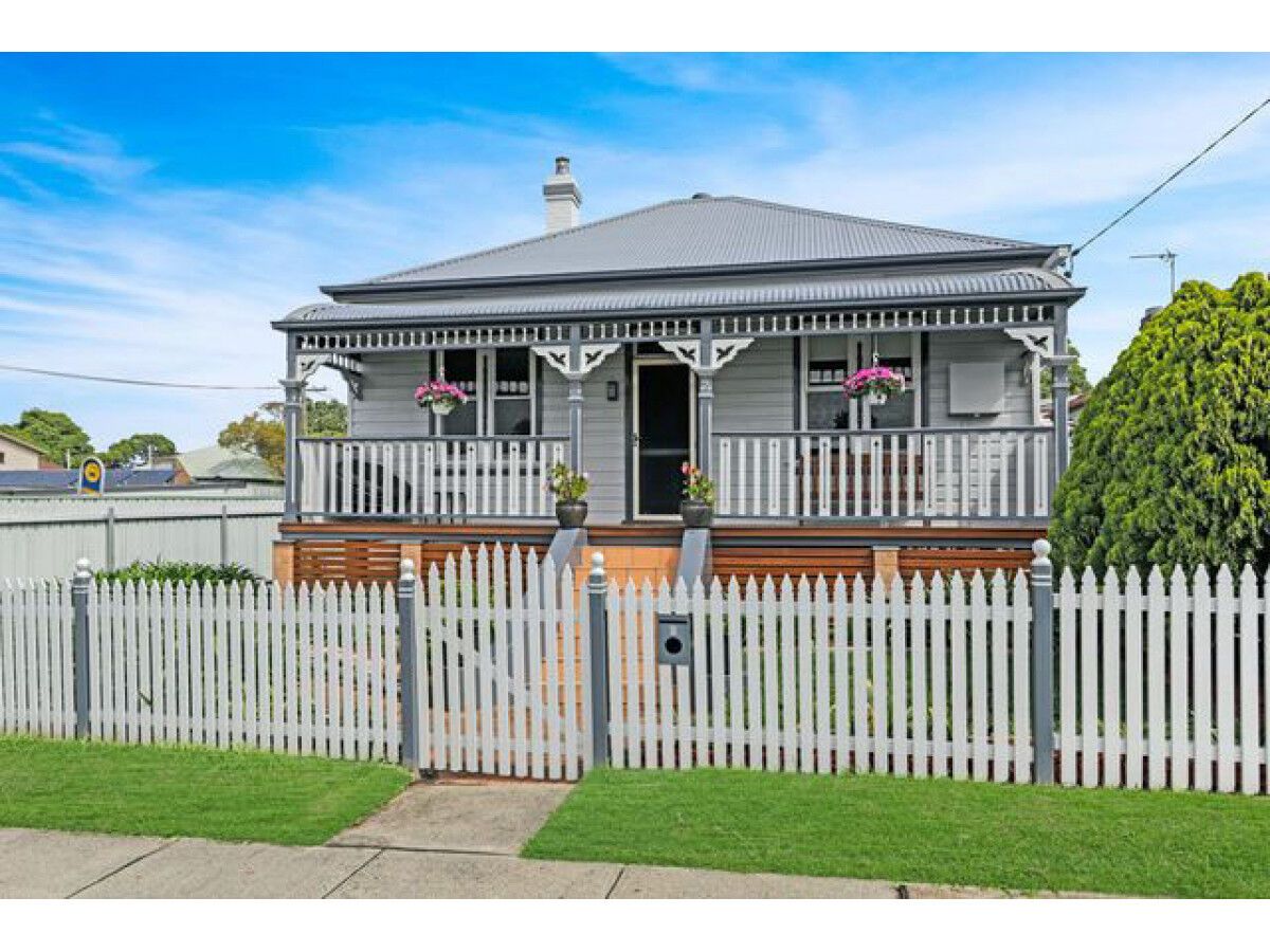 4 bedrooms House in 2 Thalaba Road NEW LAMBTON NSW, 2305