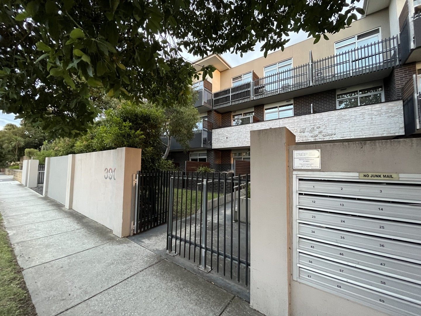 1 bedrooms Apartment / Unit / Flat in 27/390 Burwood Highway BURWOOD VIC, 3125